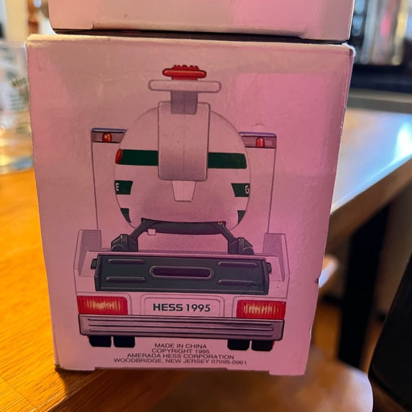 4 MIB 1990s Hess Trucks Bundle plus Set of 1996 Hess Truck Glasses, Mint - Picture 10 of 15
